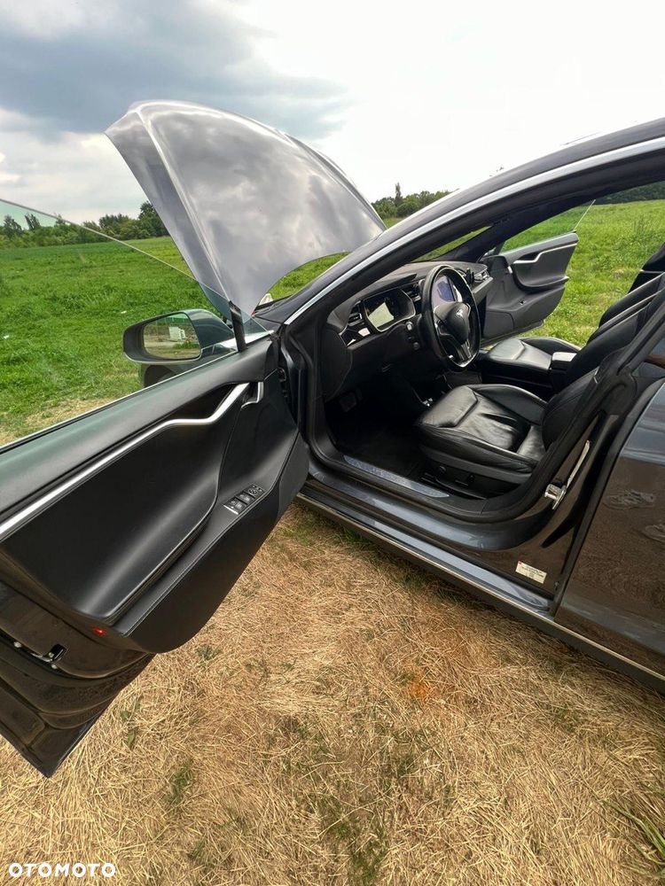 Tesla Model S 85 D - 18