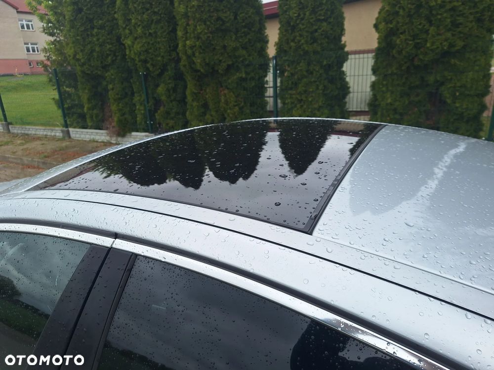 Jaguar XE 2.0 T Portfolio - 13