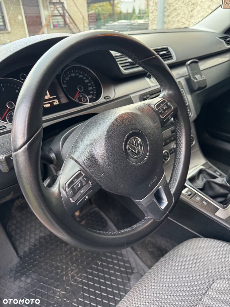 Volkswagen Passat 2.0 TDI Highline - 12