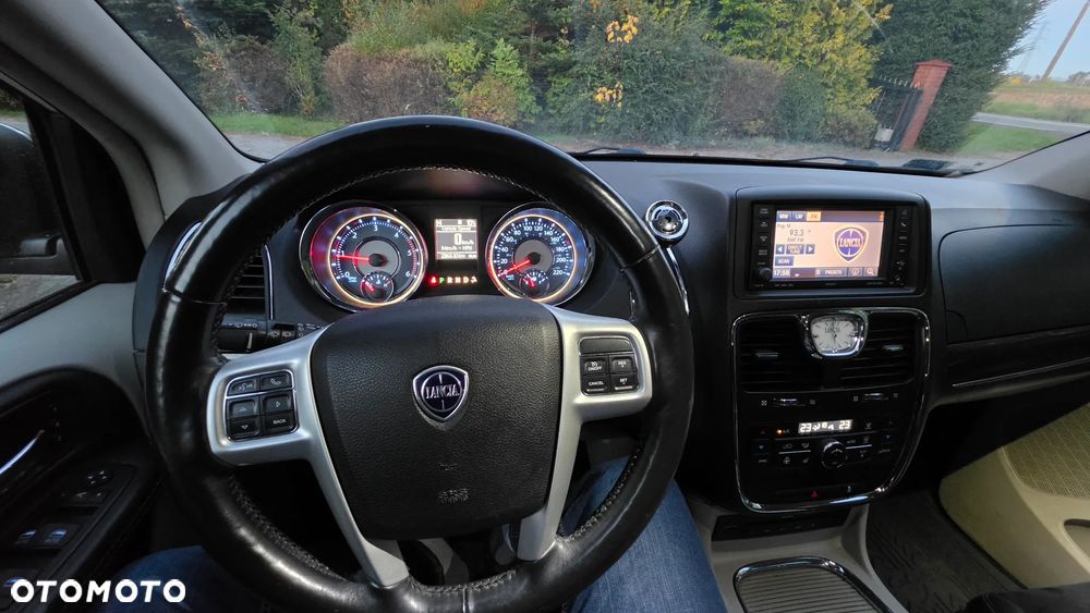 Lancia Voyager 2.8CRD Platinum - 9