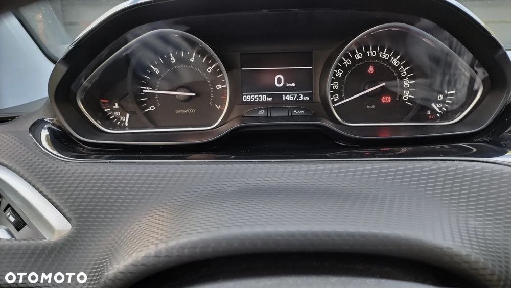Peugeot 208 1.2 PureTech Allure - 21