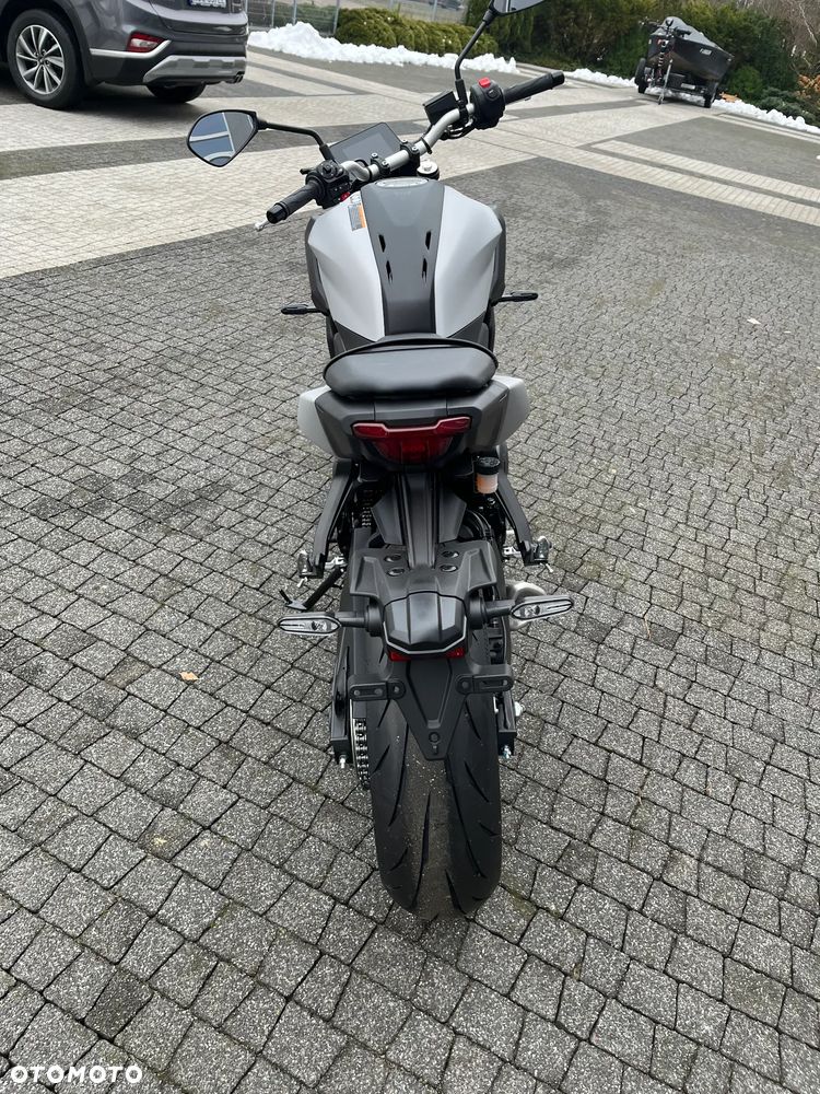 Yamaha MT - 9