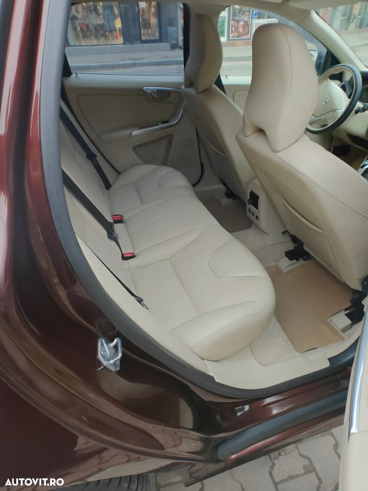 Volvo XC 60 D5 AWD Momentum - 5
