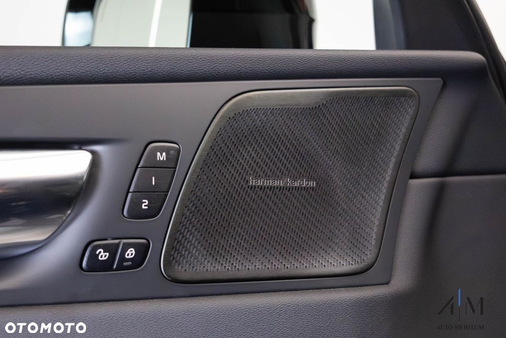 Volvo XC 60 B4 D AWD Plus Dark - 18