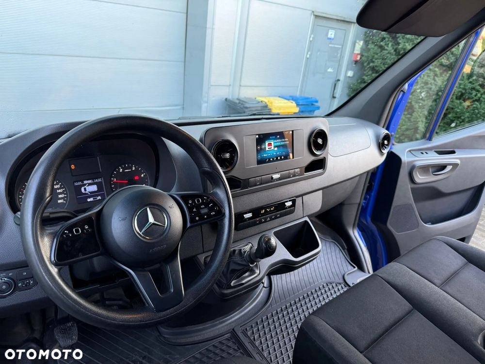 Mercedes-Benz Sprinter - 16