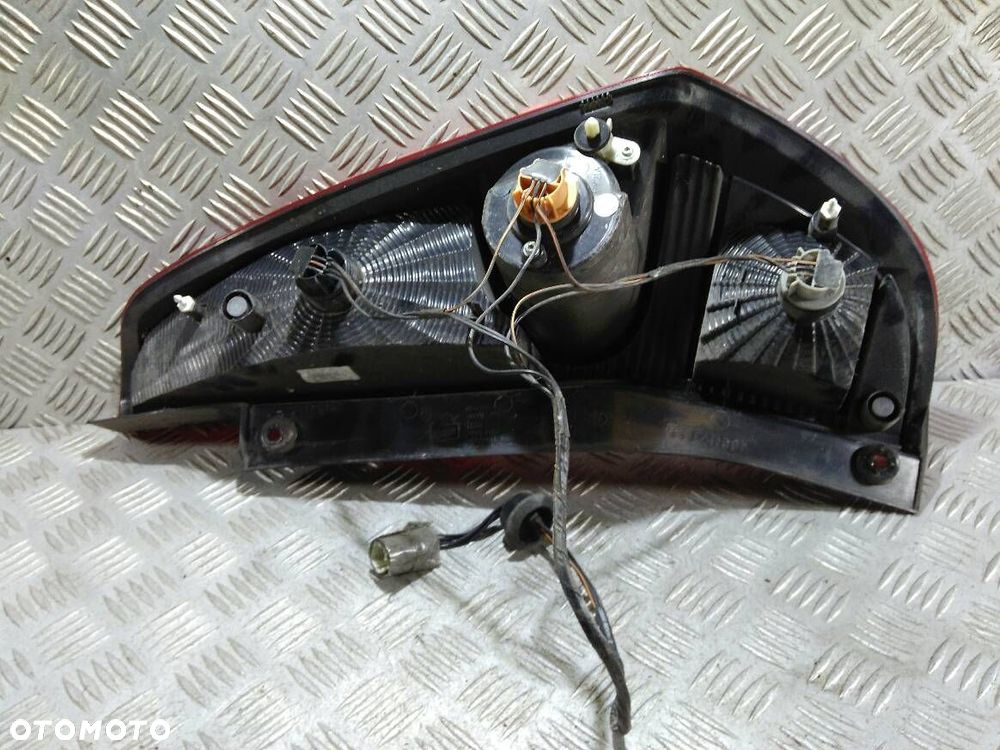 LAMPA LEWA TYLNA SUZUKI SPLASH - 2