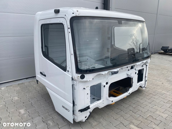 Kabina Mercedes Atego