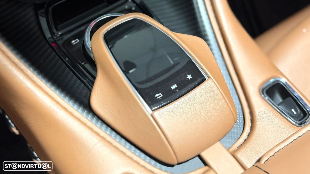 Aston Martin DBS Volante Superleggera - 42