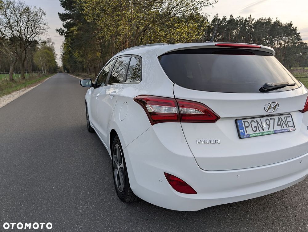 Hyundai i30 blue Kombi 1.4 YES Gold - 14