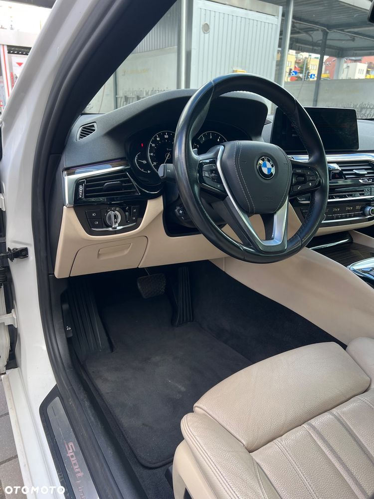 BMW Seria 5 530i Sport Line - 9