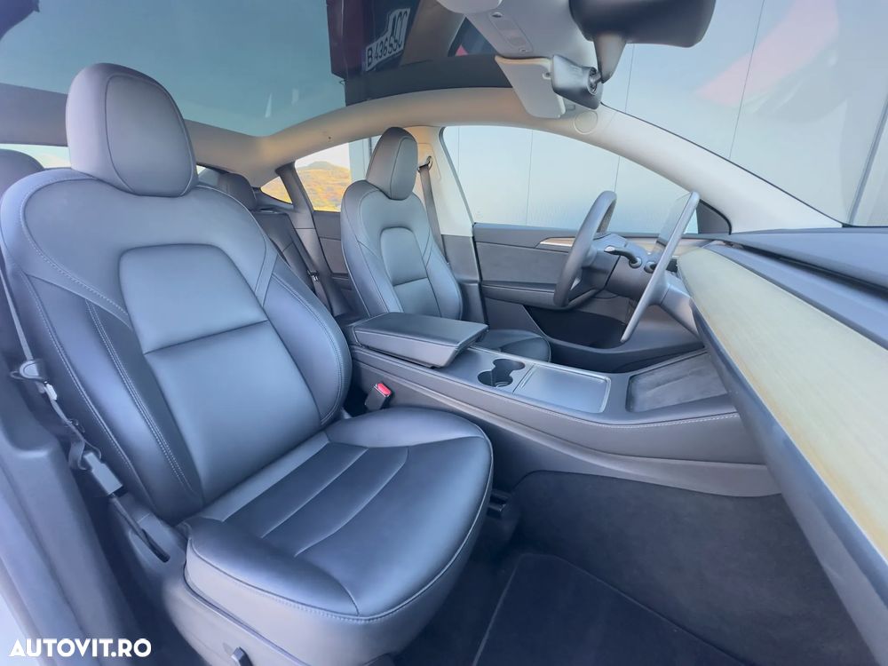 Tesla Model Y - 34