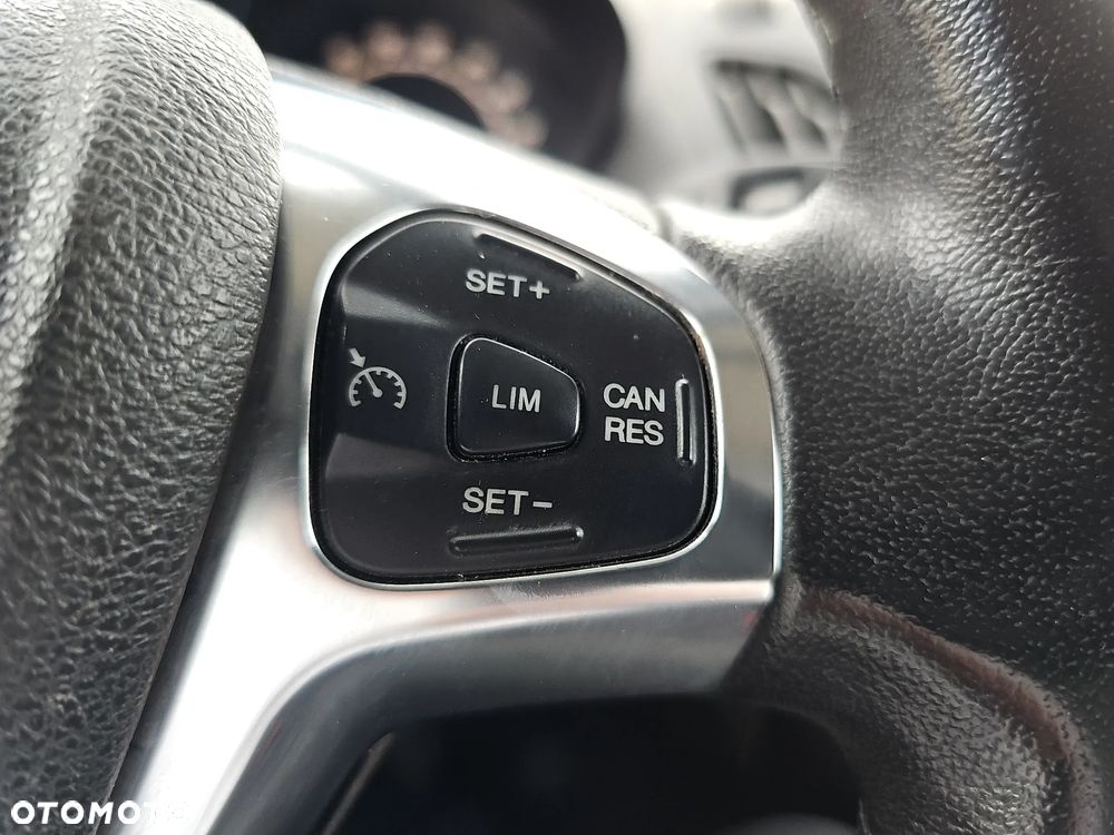 Ford Transit Courier - 18