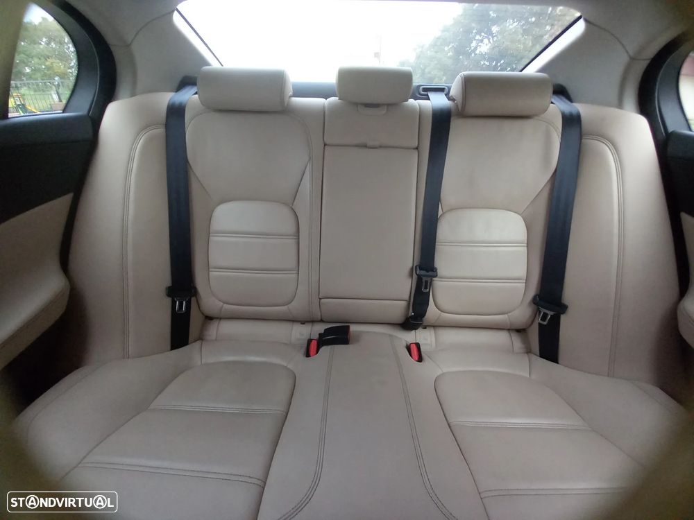 Jaguar XE 2.0 D R-Sport Aut. - 23