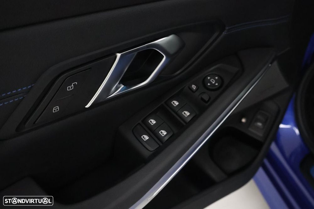 BMW 330 e Touring Pack Desportivo M Pro Auto - 12