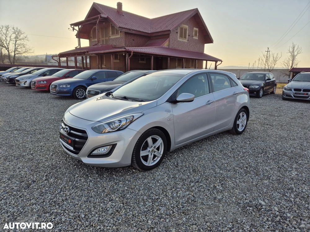 Hyundai i30 blue 1.6 CRDi Trend - 3