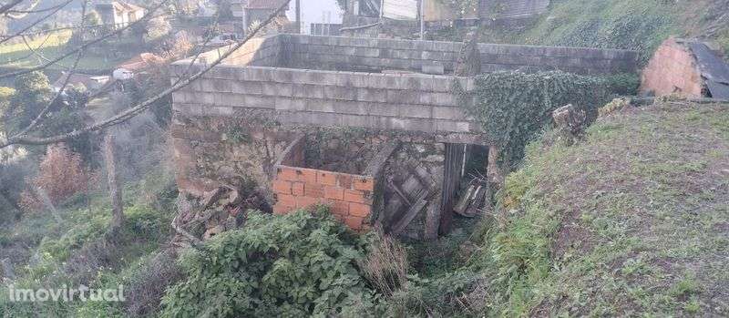 Moradia para renovar - Grande imagem: 2/5