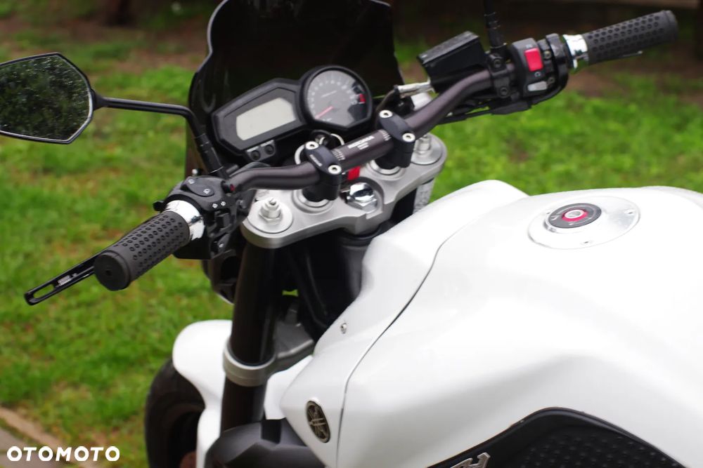 Yamaha FZ - 27
