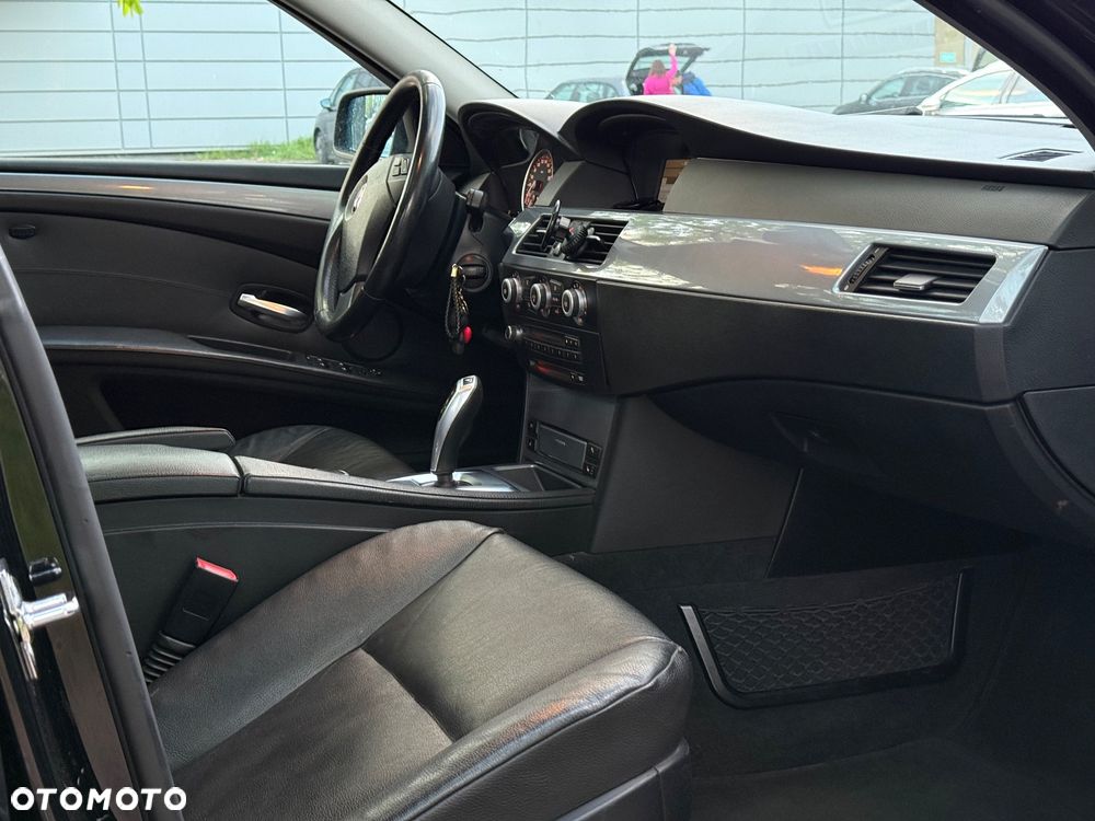 BMW Seria 5 525d Edition Exclusive - 13