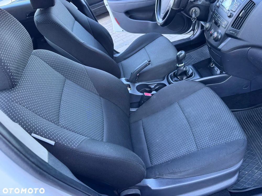 Hyundai i30 1.6 CRDi Base EU5 - 9