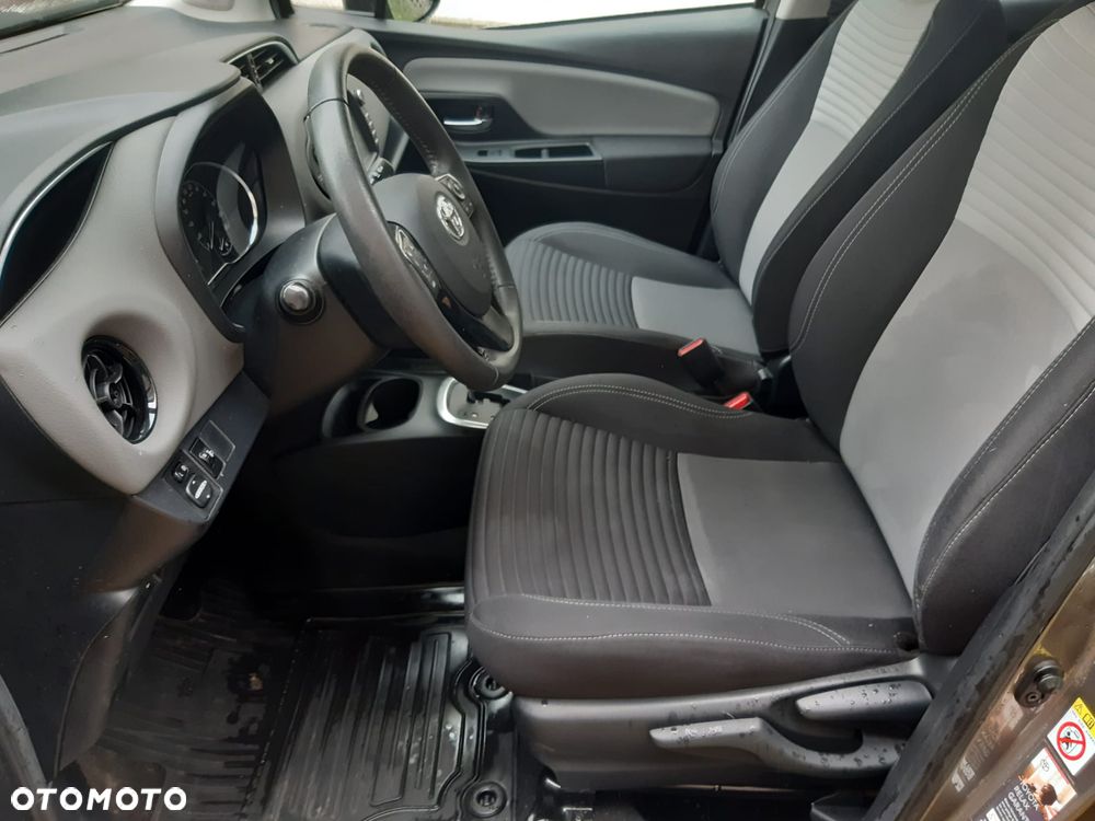 Toyota Yaris Hybrid 100 Premium - 16