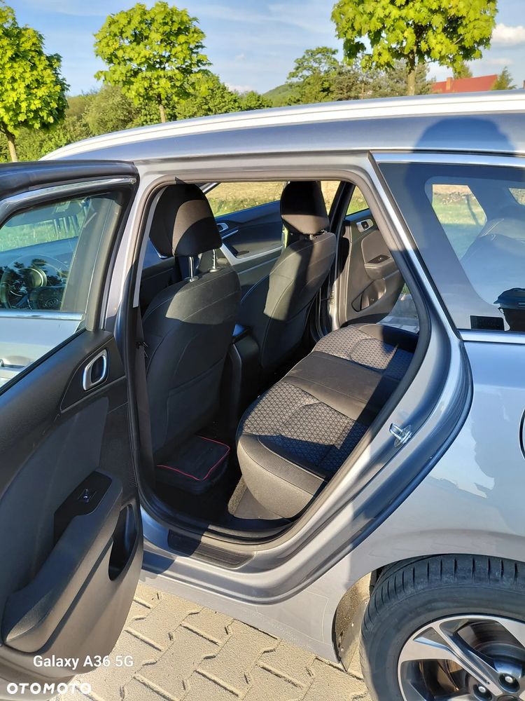 Kia Ceed 1.6 CRDi mHEV M - 7