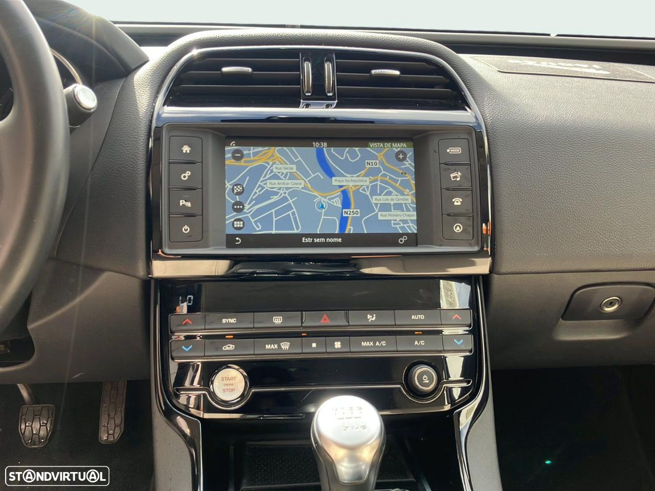 Jaguar XE - 9