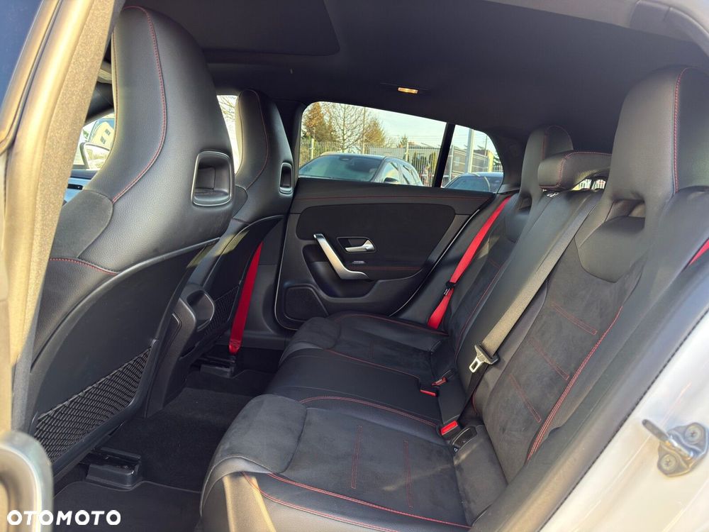 Mercedes-Benz CLA AMG 35 4-Matic 7G-DCT - 24