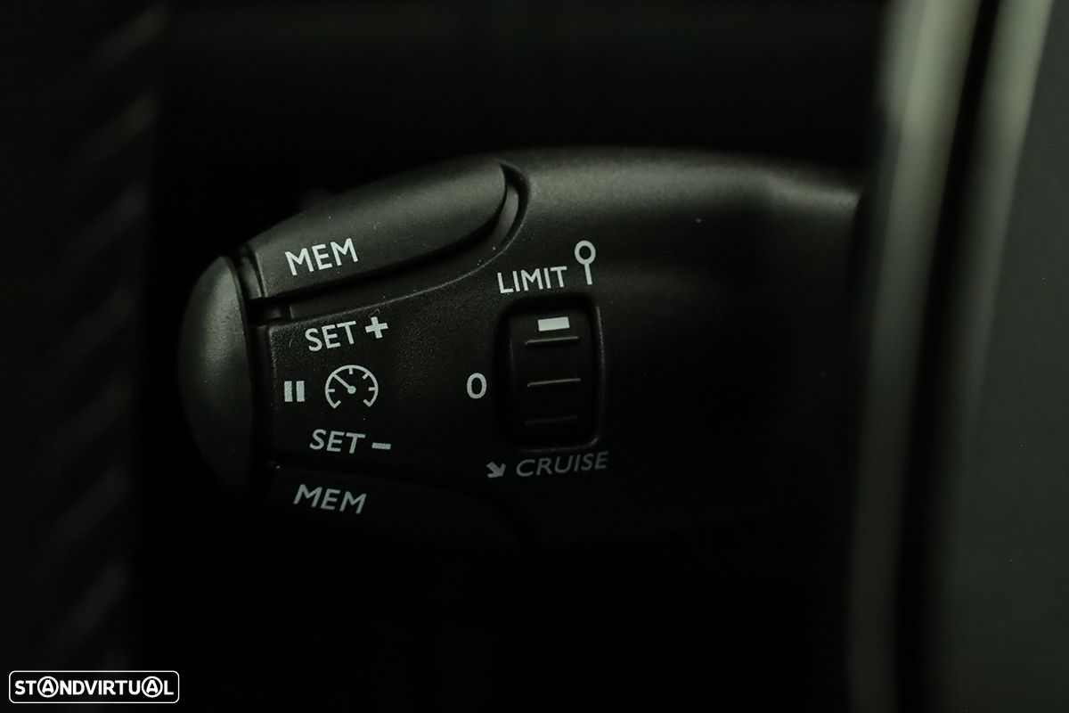 Peugeot 2008 1.2 PureTech Allure - 19