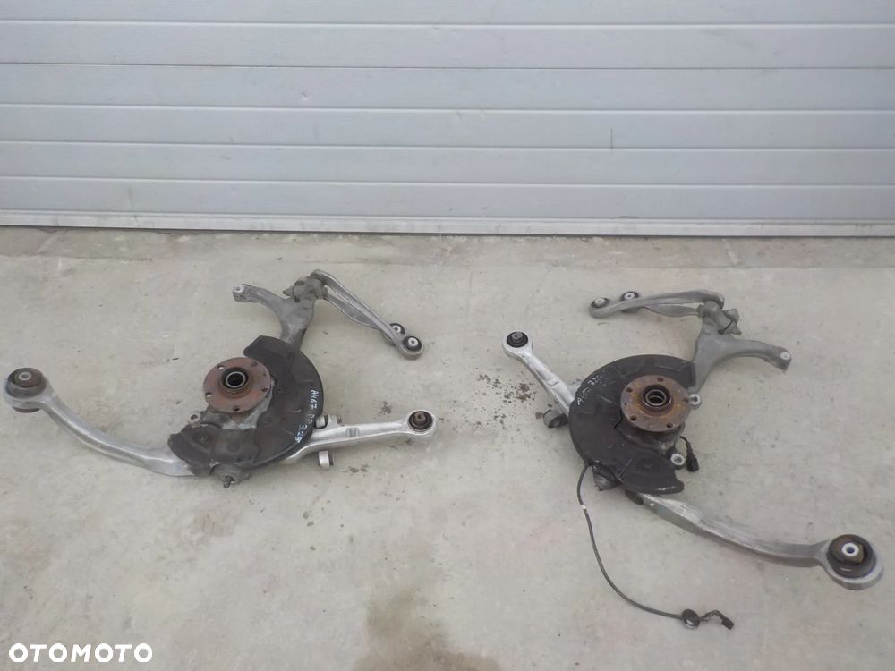 AUDI A4 B7 ZWROTNICA LEWA LUB PRAWA PRZÓD