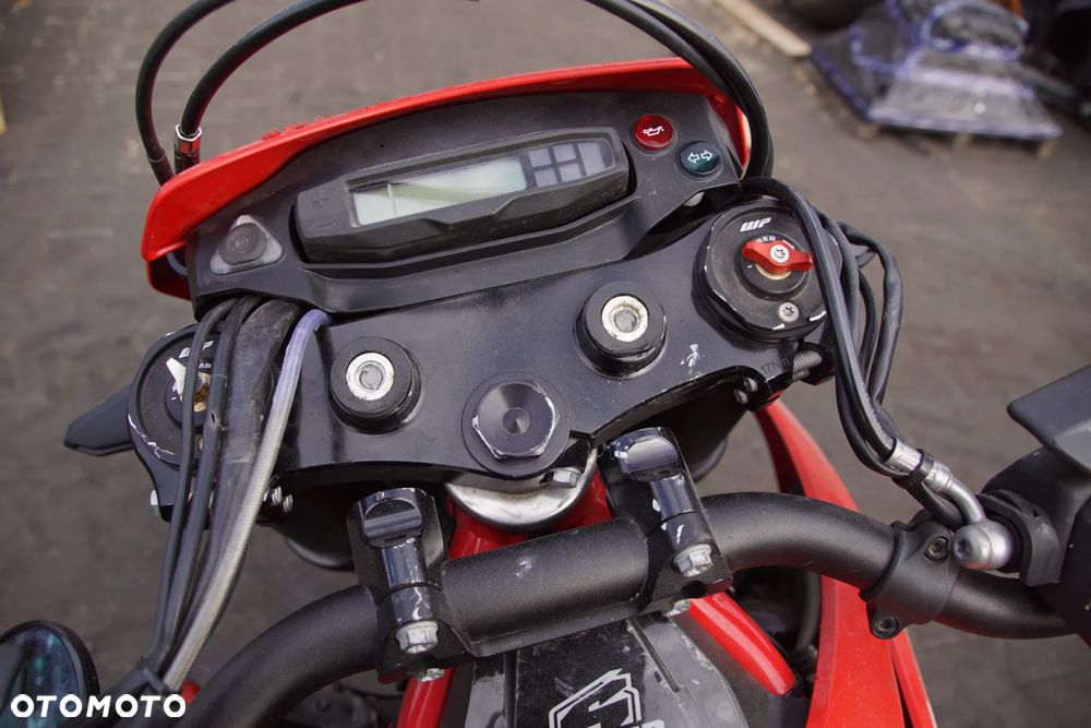 Motocykl na części - GasGas 700 SM 693 cm3 74 KM LC4 2022R Silnik Skrzynia Laga Owiewka Osłona Łańcuch Gmol Siedzenie Manetka Licznik Sterownik Moduł Czujnik - 11