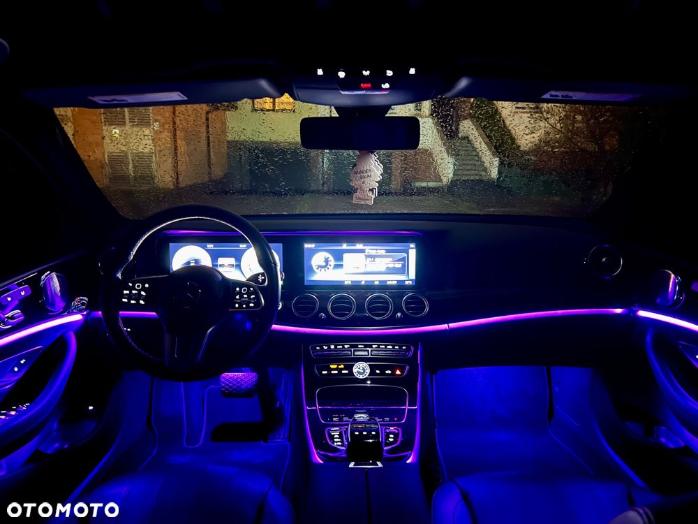 Mercedes-Benz Klasa E - 32