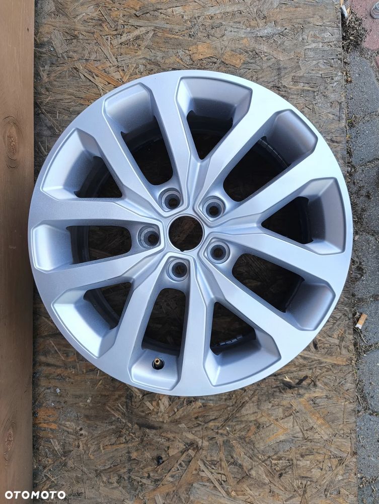 Felga aluminiowa Renault OE 403004770R 403004615R 7.0" x 17" 5x114.3 ET 40 - 1