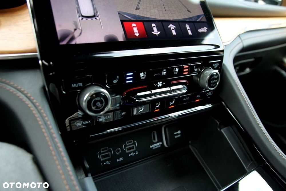 Jeep Grand Cherokee - 24