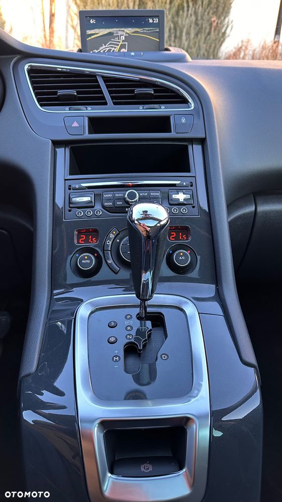 Peugeot 5008 BlueHDI 120 EAT6 Stop & Start Allure - 29