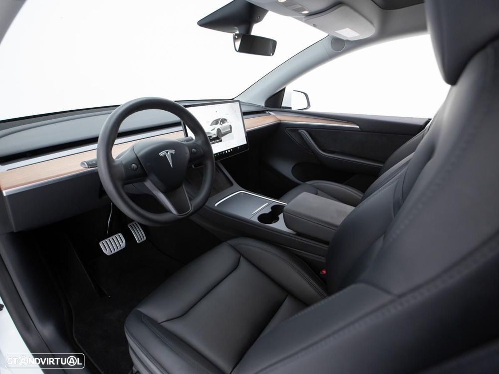 Tesla Model Y Performance Dual Motor AWD — fotografia 8
