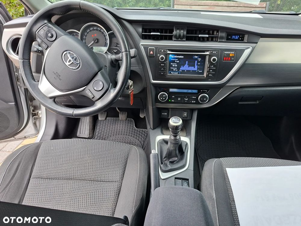 Toyota Auris 2.0 D-4D Dynamic - 6