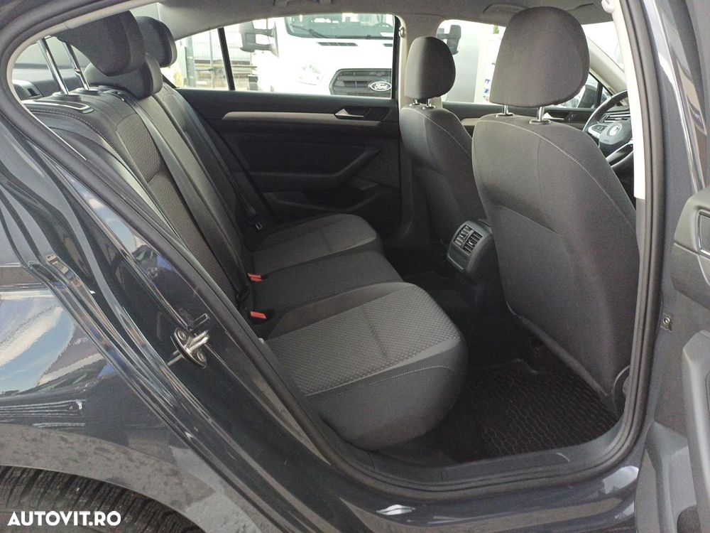 Volkswagen Passat 1.5 TSI ACT Trendline - 18