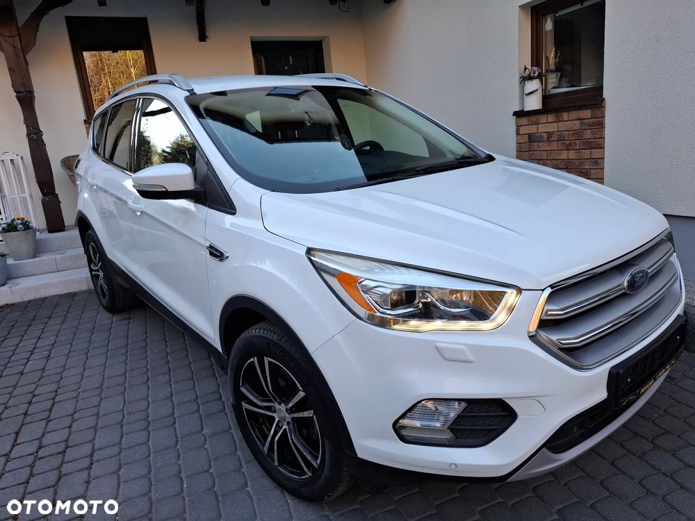 Ford Kuga 1.5 EcoBoost 2x4 Titanium - 1