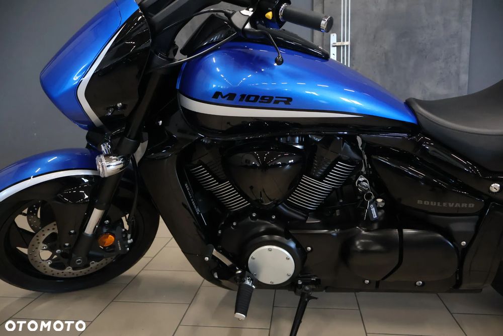 Suzuki Intruder - 16