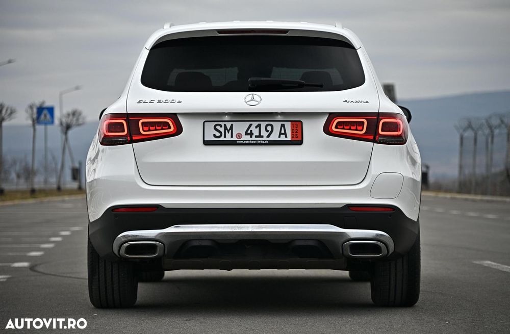 Mercedes-Benz GLC 300 e 4MATIC - 8