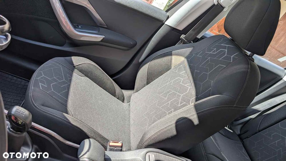 Peugeot 2008 1.6 e-HDi Active S&S - 10