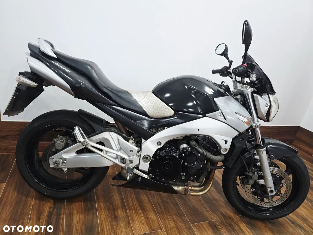 Suzuki GSR - 15