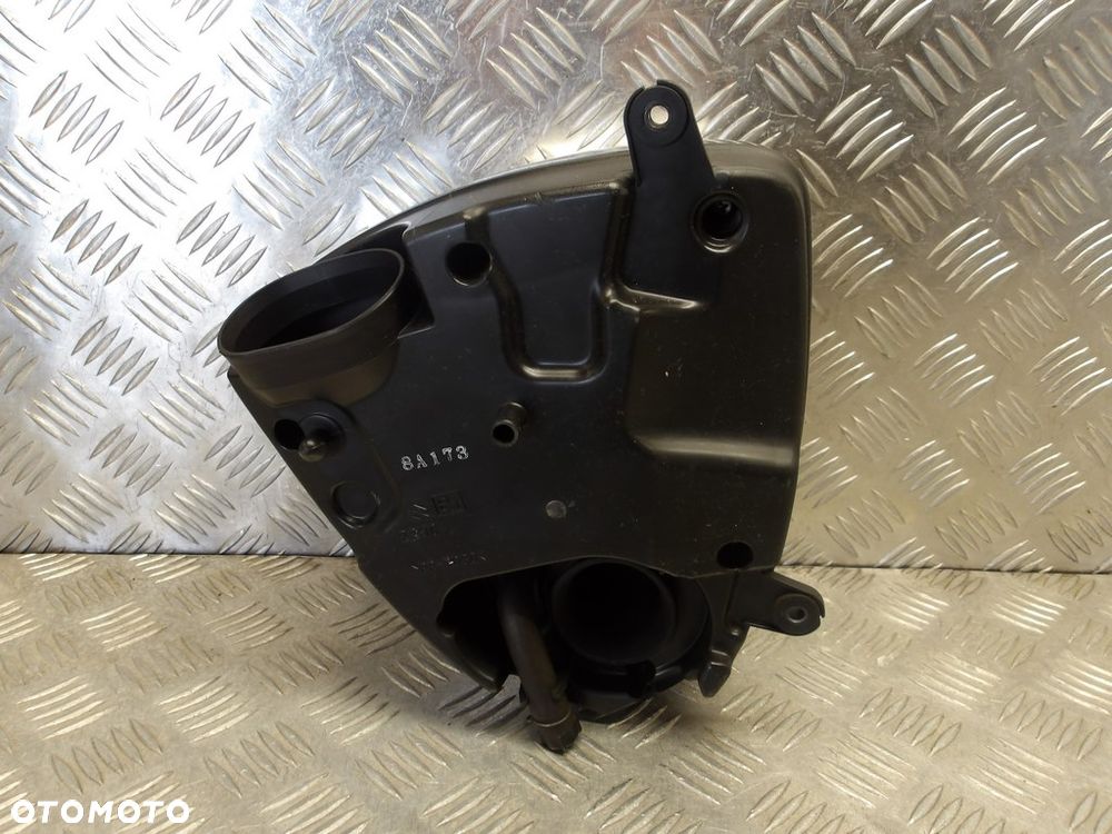 Airbox obudowa filtra prawa SUZUKI VLR 1800 C109R BOULEVARD/INTRUDER 08-13r   PN. 13701-22H01 - 2