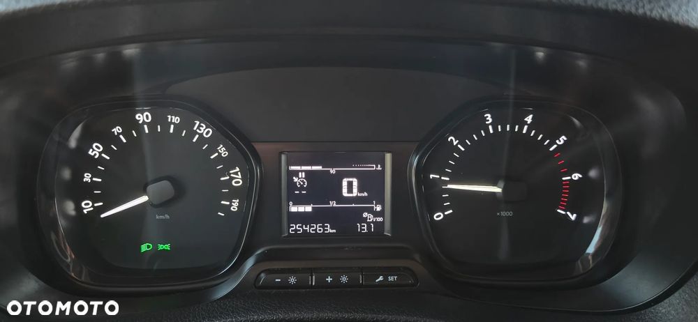 Opel Vivaro - 17