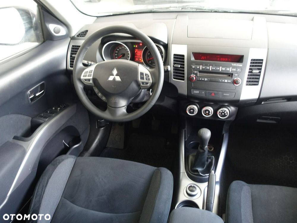Mitsubishi Outlander 2.4 4WD Inform - 23
