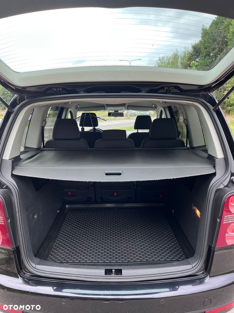 Volkswagen Touran 1.9 TDI DPF Highline DSG - 17