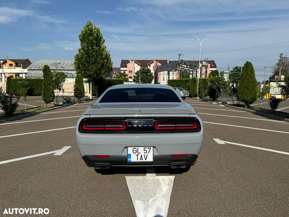 Dodge Challenger - 6