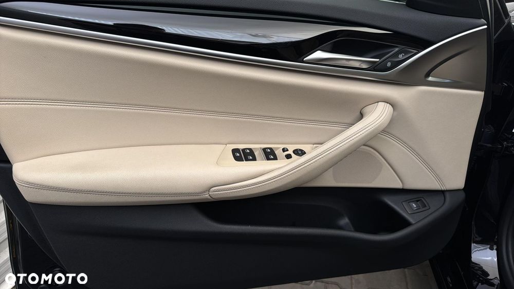BMW Seria 5 520d xDrive MHEV - 11