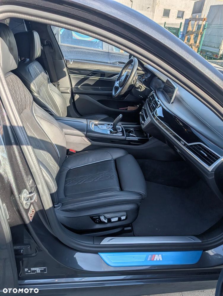 BMW Seria 7 750i xDrive - 8