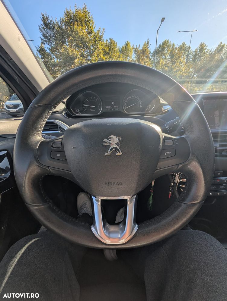 Peugeot 208 1.6 e-HDi FAP STT Allure - 9